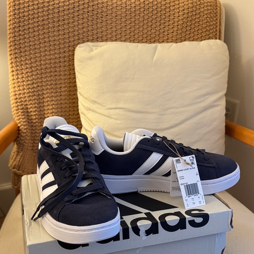Adidas Women’s Dark Blue and White Sneakers